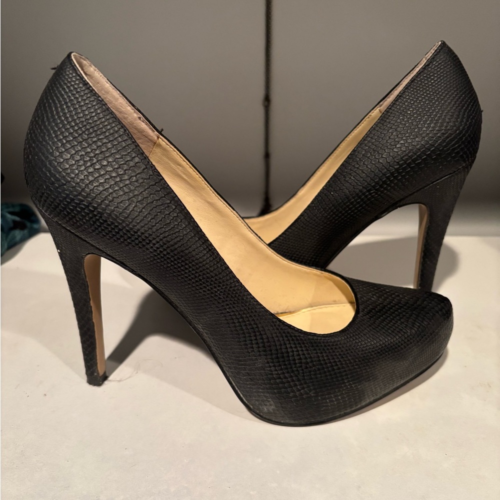 Jessica Simpson Black Textured Heels - Picture 2 of 3